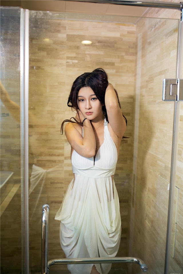 丰满少妇美乳翘臀诱惑性感写真摄影图片