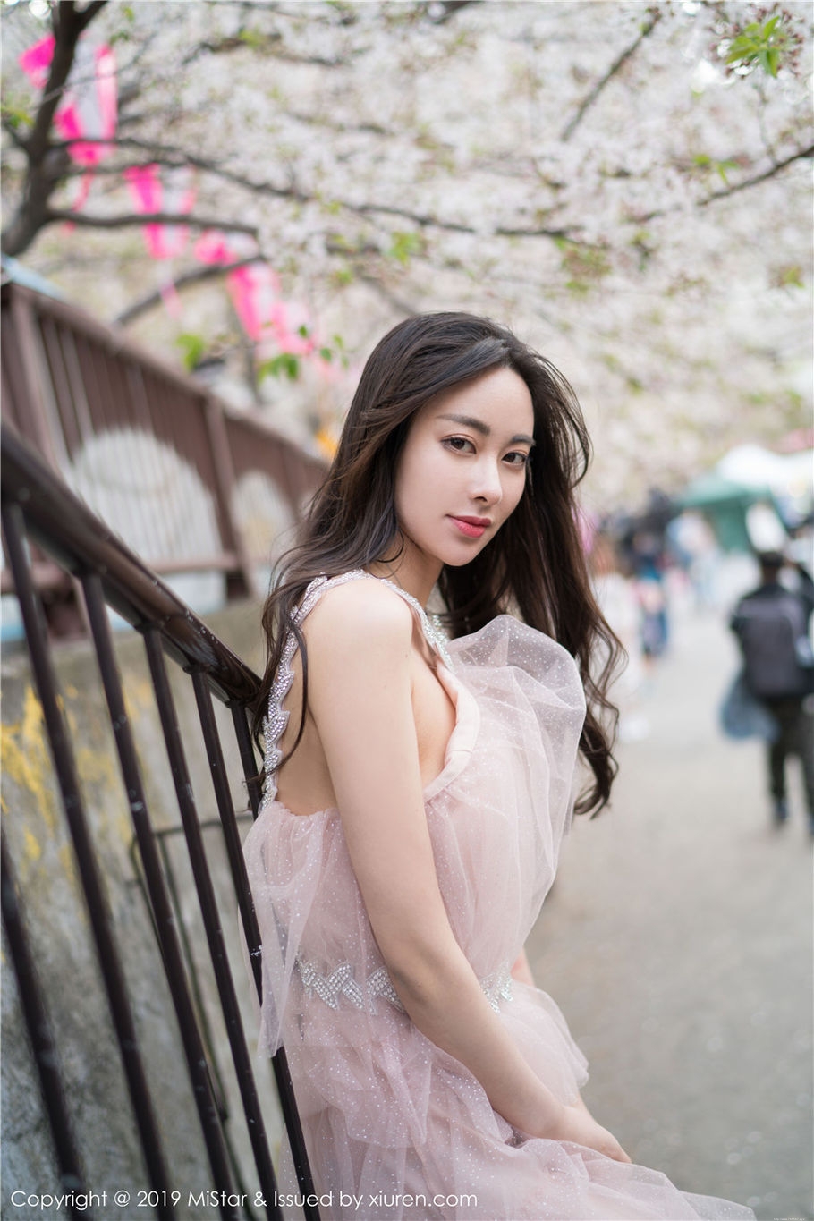 极品美女穆菲菲翘臀美腿丁字裤诱惑人体写真