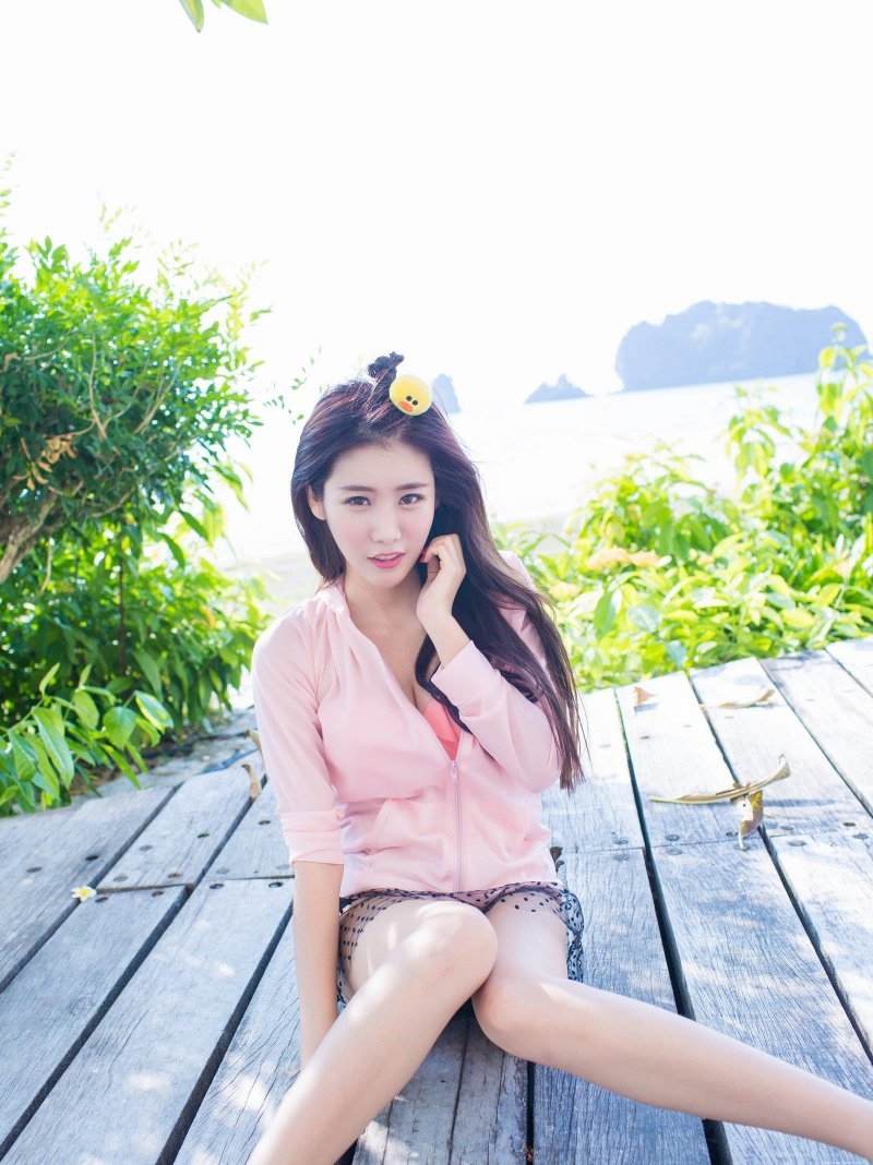 性感美腿美女程小烦无肩带内衣写真摄影艺术图