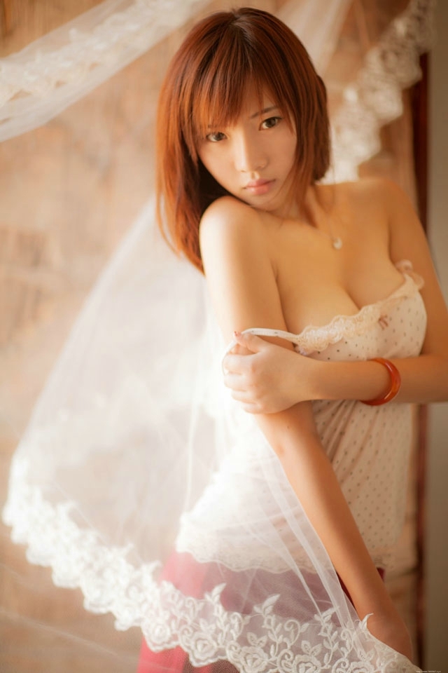 性感大胸美女性感香气迷人写真摄影艺术图