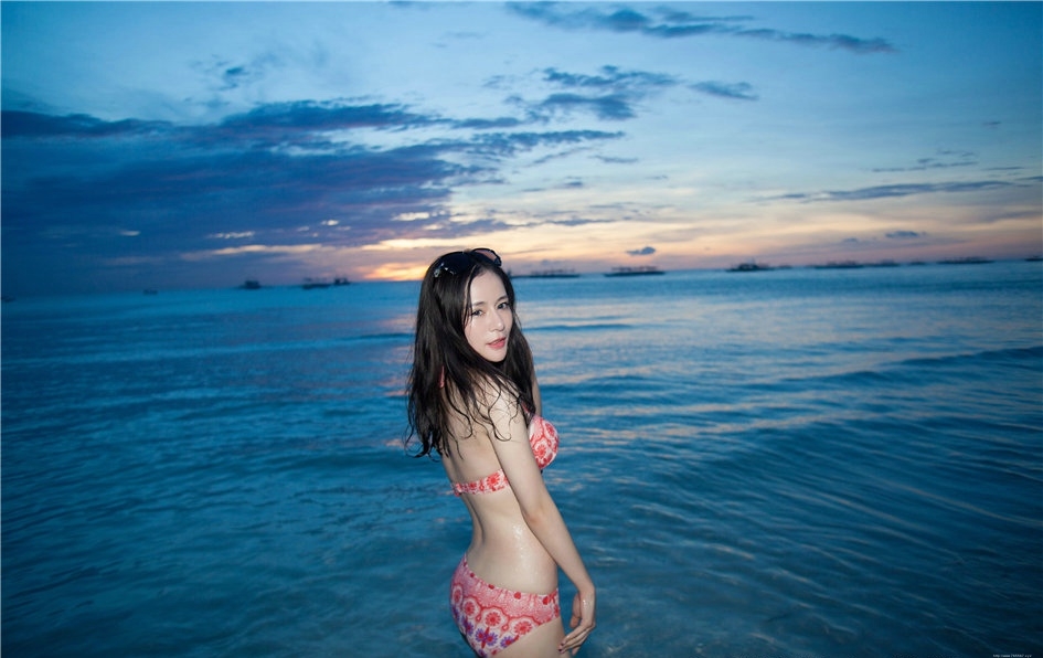 性感比基尼美女湿身诱惑人体大胆尺度写真图片