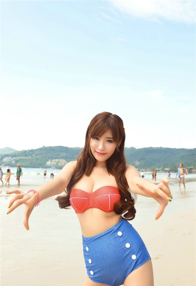 童颜巨乳美女性感诱惑艺术照写真图片