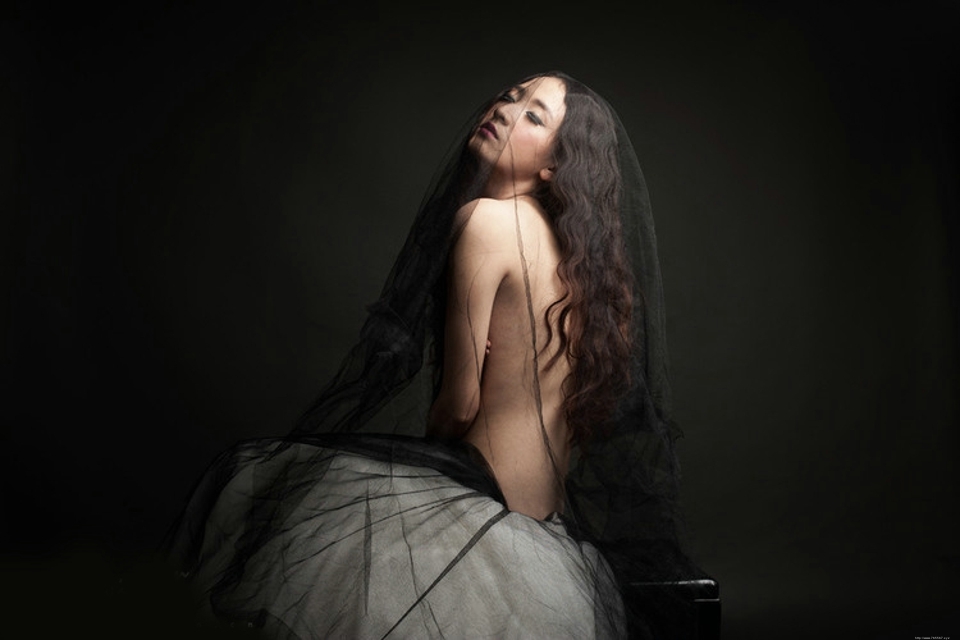 半裸黑纱美女极品诱惑大胆写真
