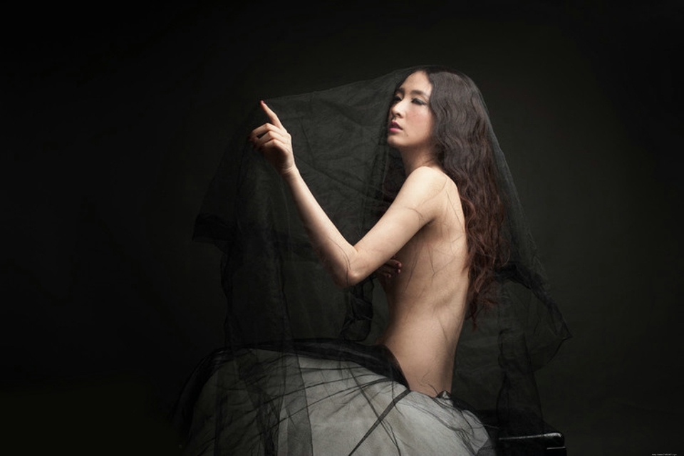 半裸黑纱美女极品诱惑大胆写真