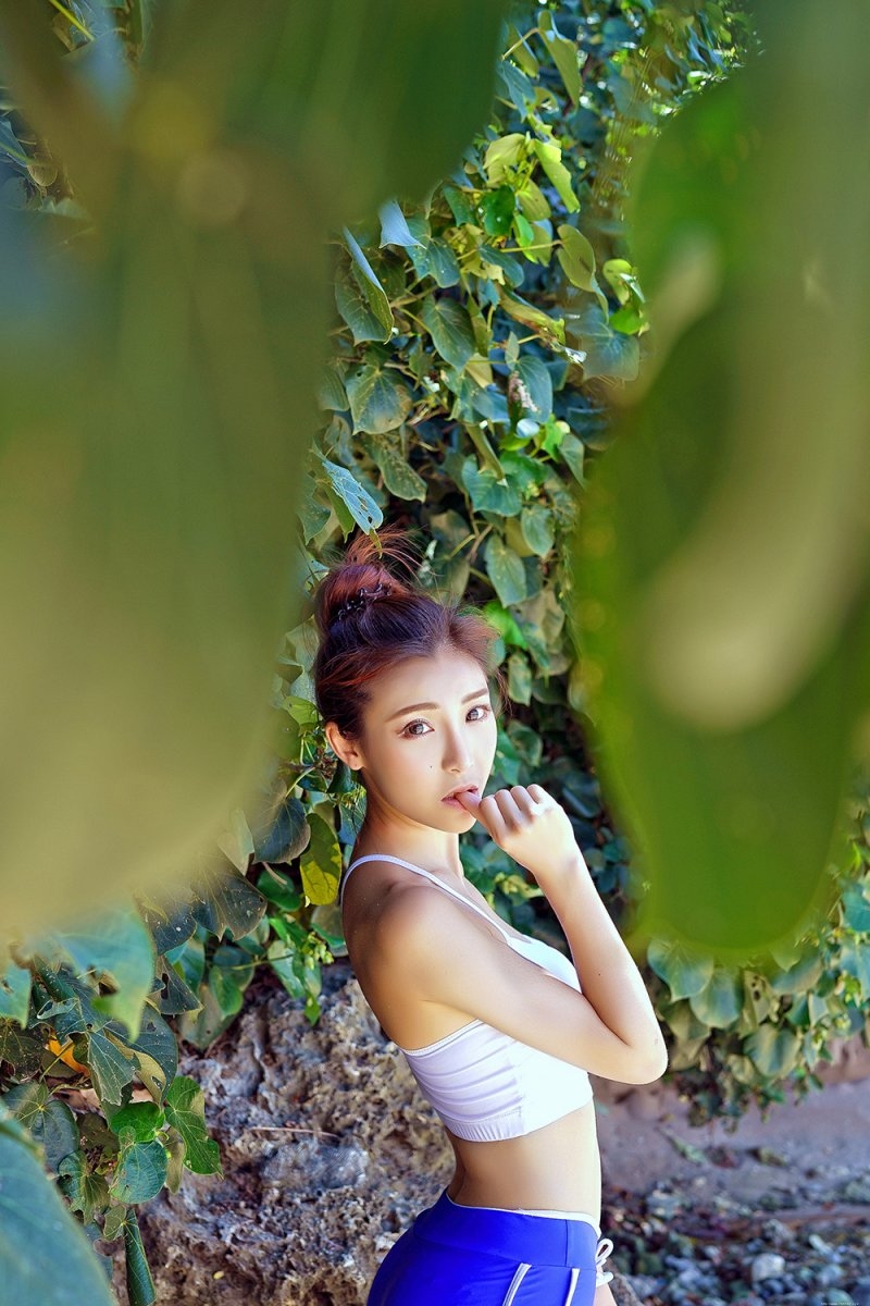 海边性感泳装少女Hana妹丰胸细腰诱人