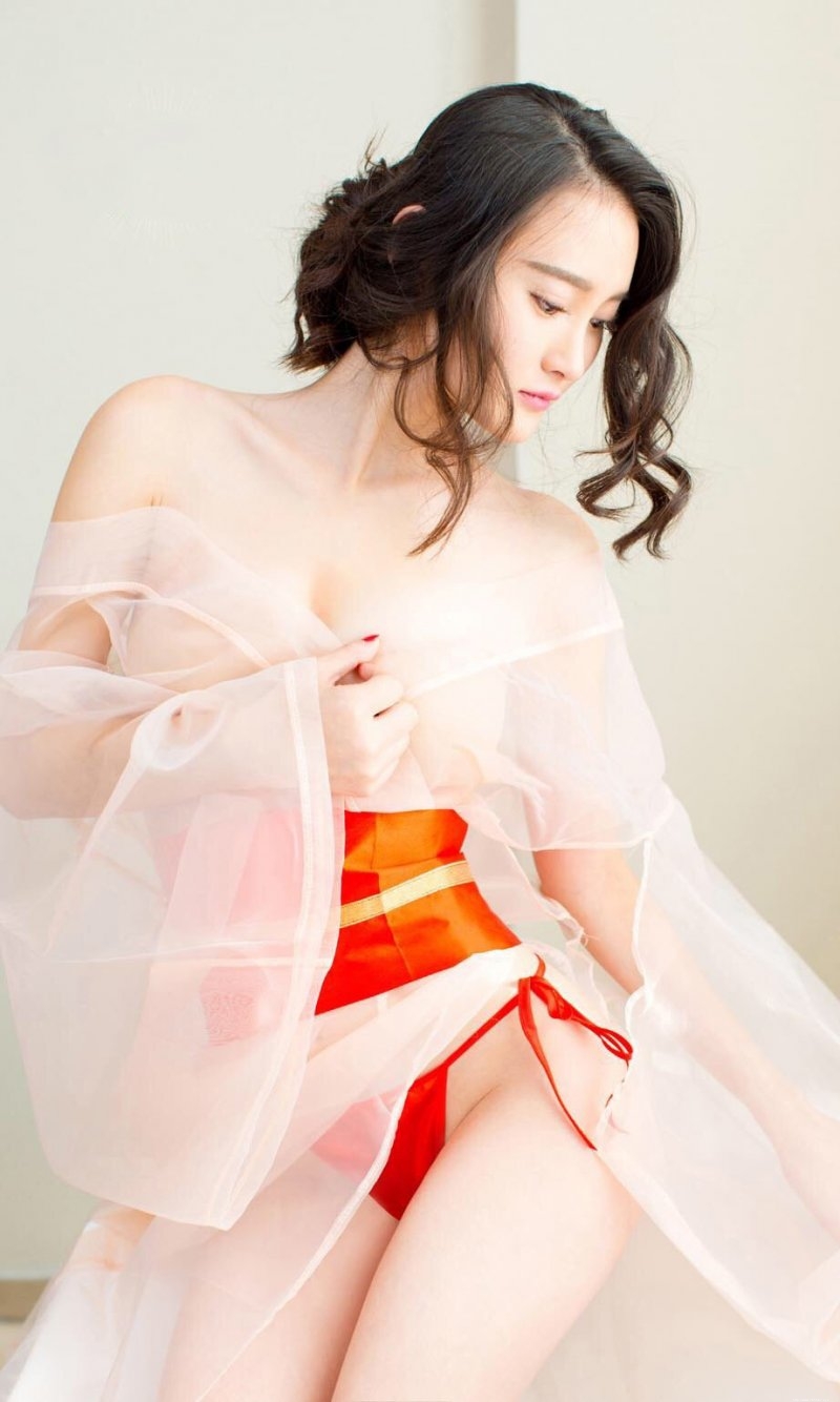 性感少女潇潇薄纱内衣酥胸半露绝色诱惑图片