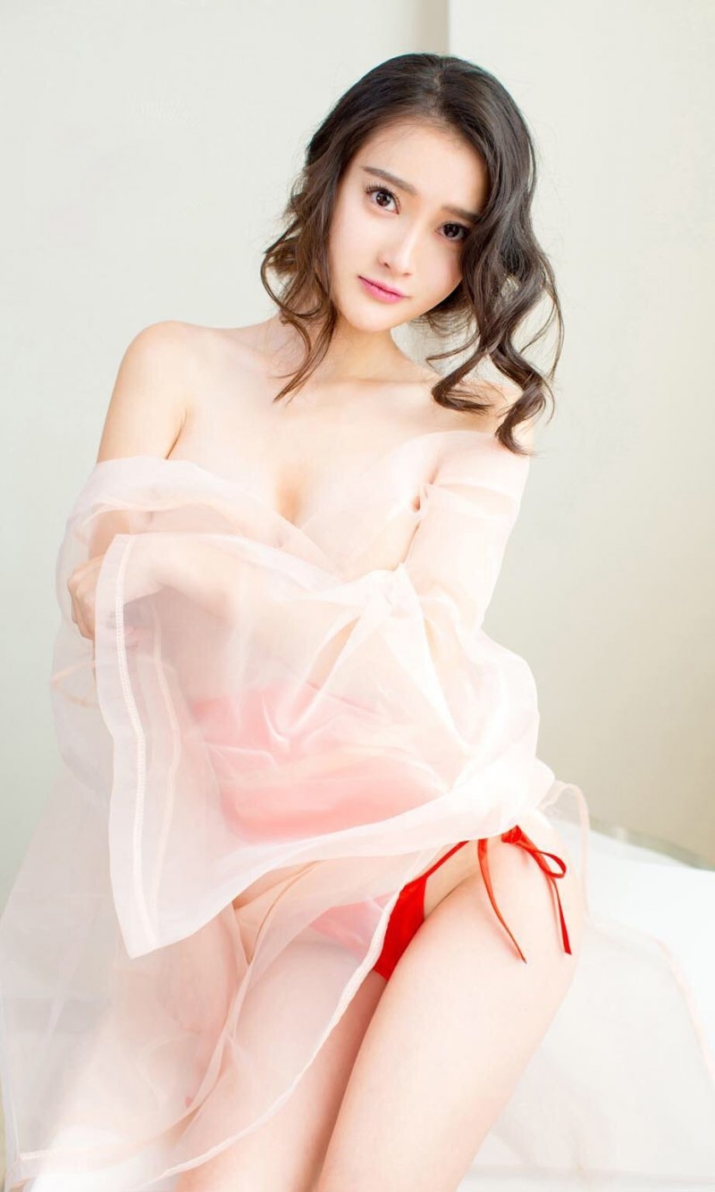 性感少女潇潇薄纱内衣酥胸半露绝色诱惑图片