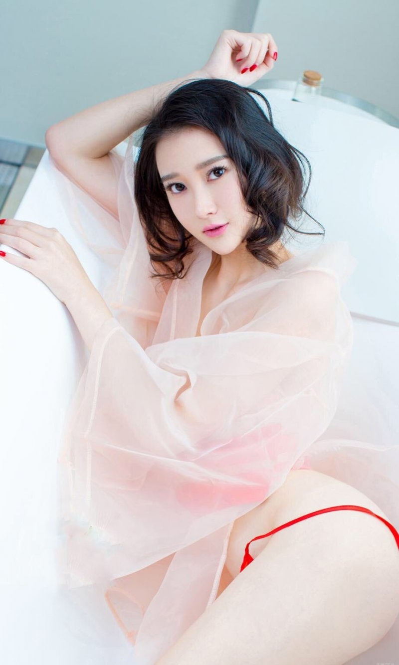 性感少女潇潇薄纱内衣酥胸半露绝色诱惑图片