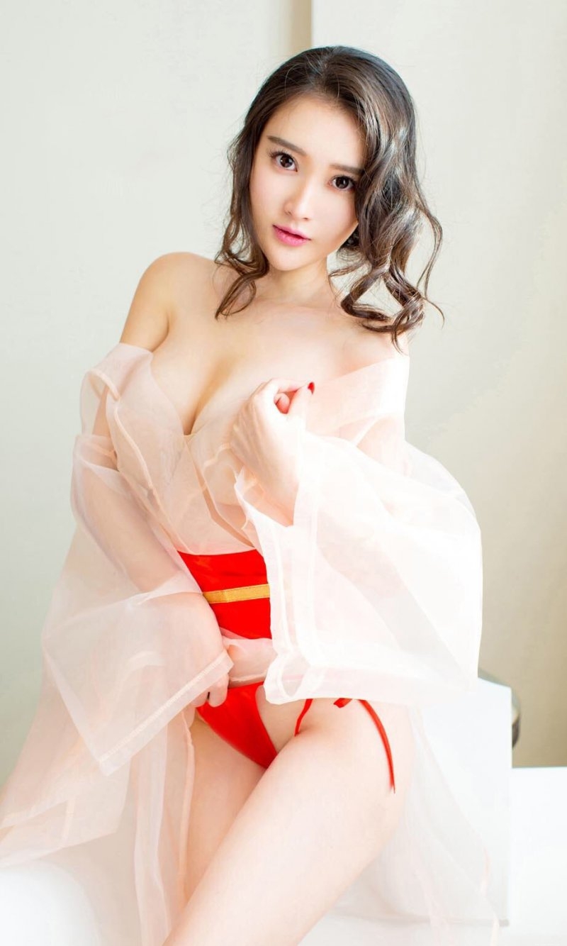 性感少女潇潇薄纱内衣酥胸半露绝色诱惑图片