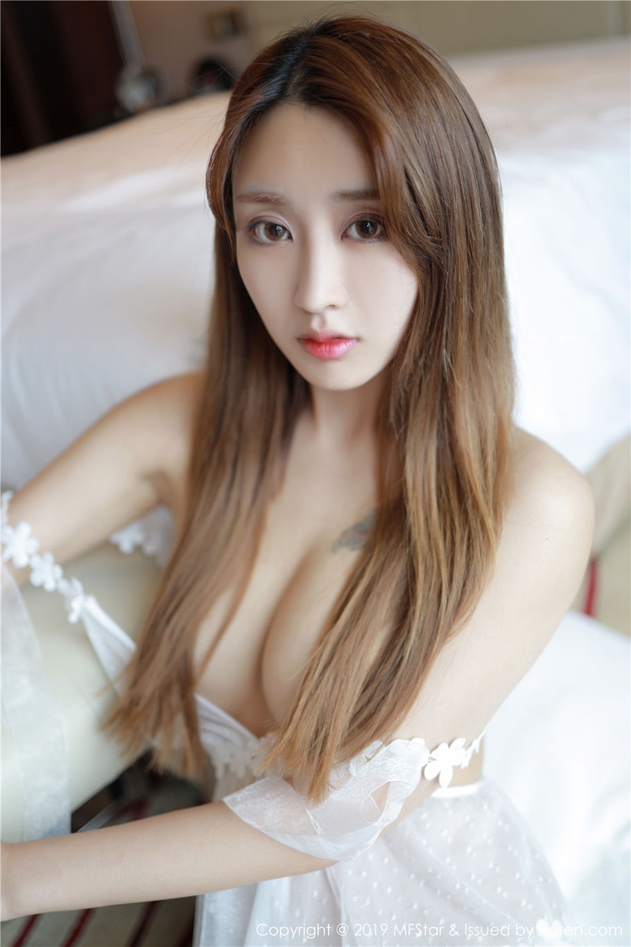 气质美女奈美nana蕾丝透视装美乳人体大胆写真