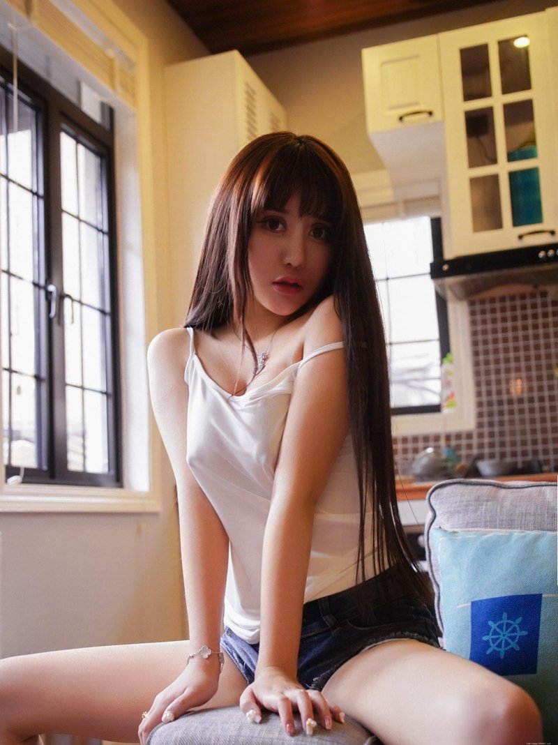 漂亮妹子美熙NiuMiu楚楚动人私房生活照