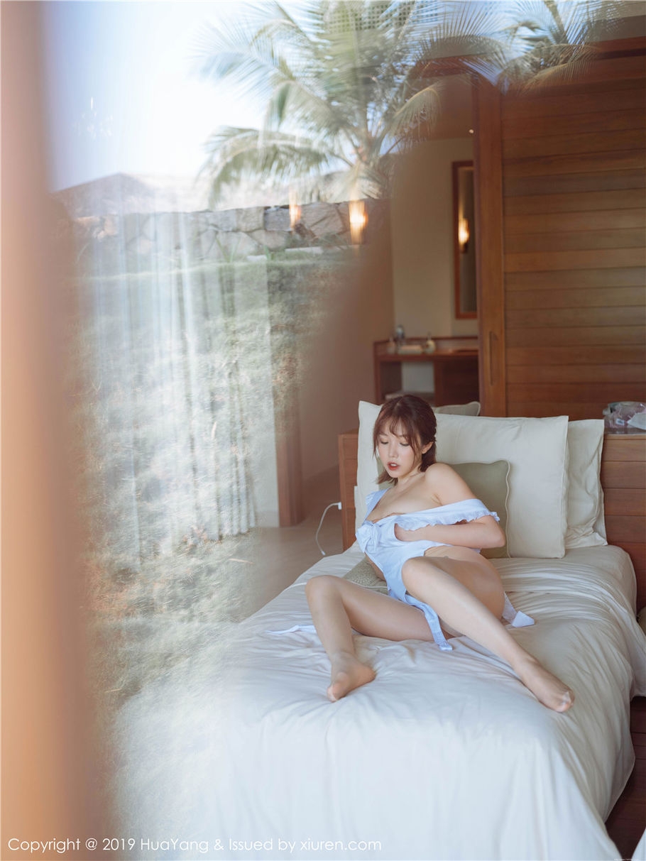 气质美女黄楽然性感泳装大胸长腿诱惑写真集