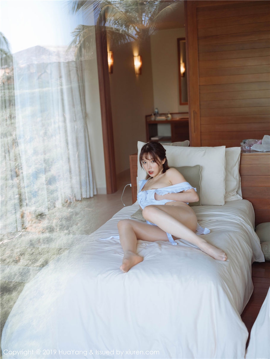 气质美女黄楽然性感泳装大胸长腿诱惑写真集