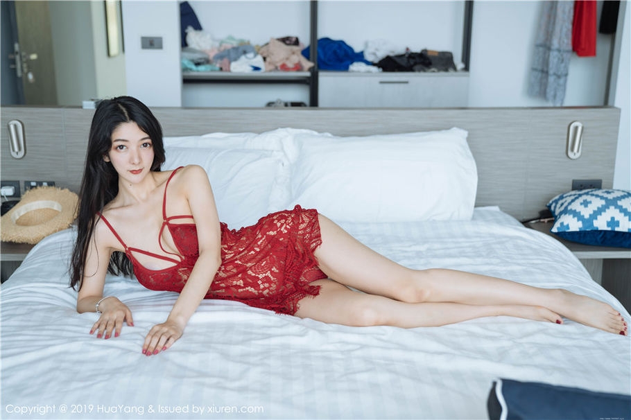 骨感美女Angela喜欢猫浴巾遮羞诱惑私房照