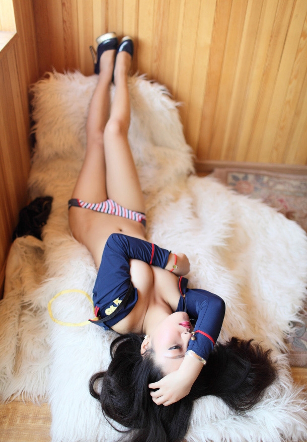 极品美女性感爆乳美臀妖娆写真