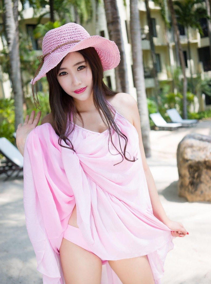 粉嫩女郎程小烦可爱性感户外写真