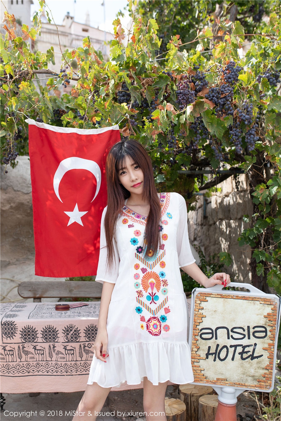 小清新美女小熊猫Panda酥胸美腿诱惑生活照