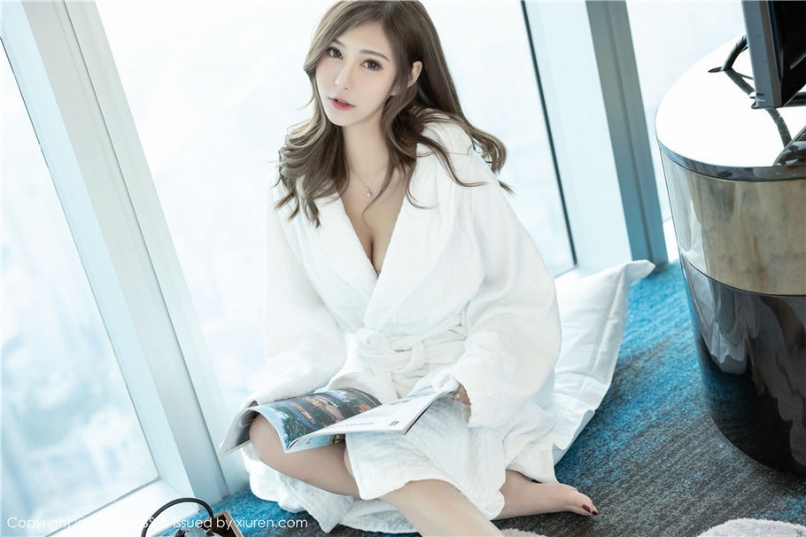 大胸嫩模内衣Lavinia性感内衣丝袜美腿诱惑私房照