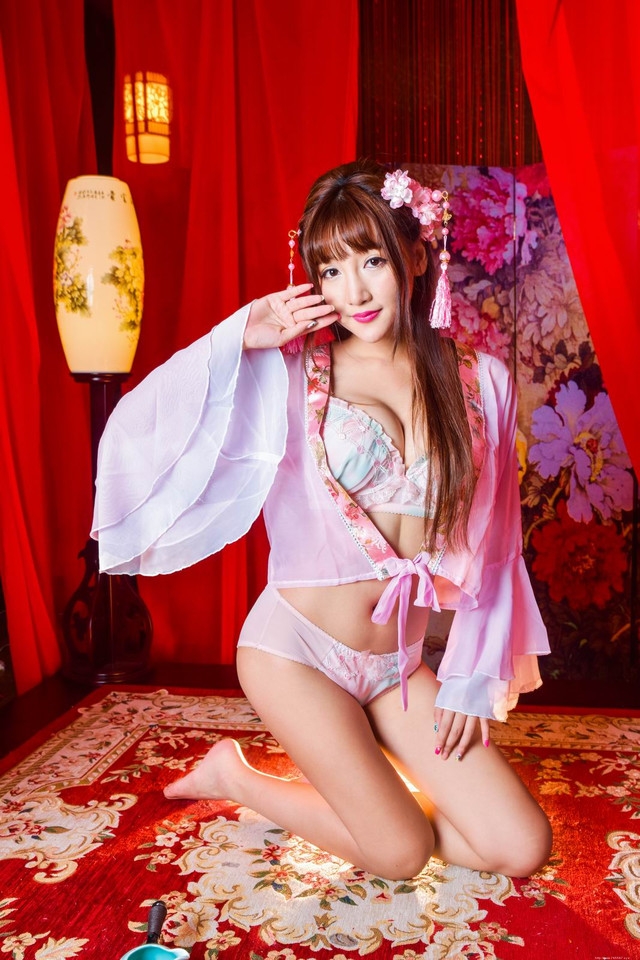 古装美女美胸长腿诱惑风情妖娆写真