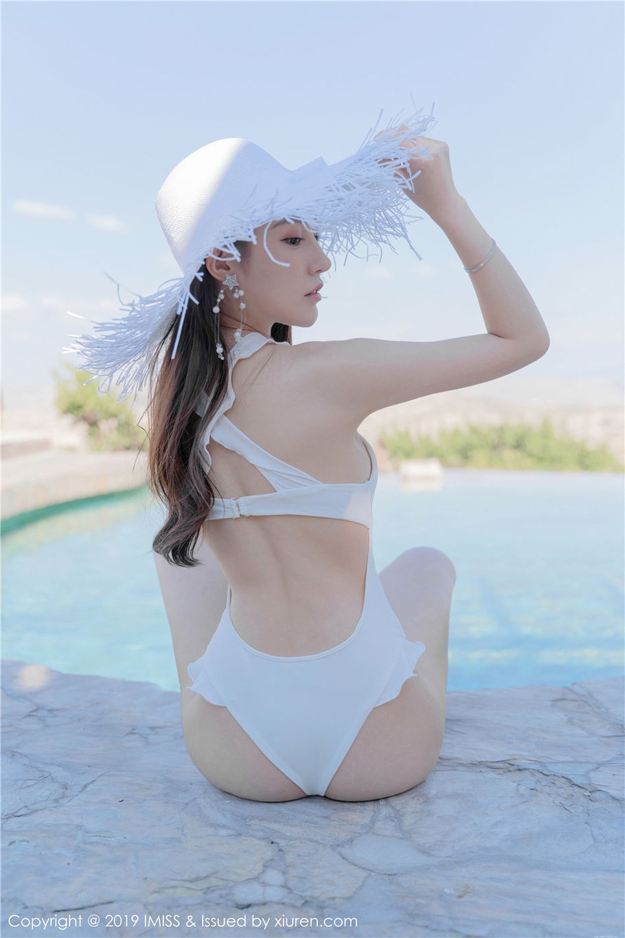 极品美女范范Fae性感泳装翘臀美腿诱惑写真