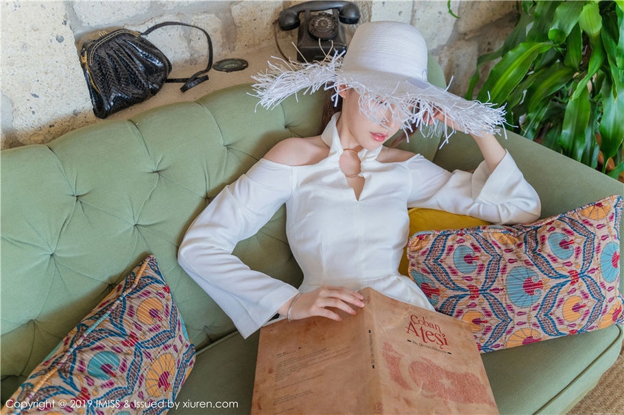 极品美女范范Fae性感泳装翘臀美腿诱惑写真