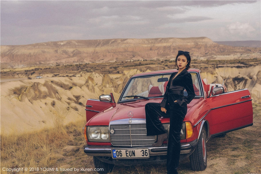 冷艳美女冯木木LRIS性感比基尼诱惑写真