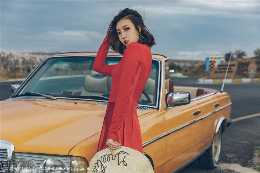 冷艳美女冯木木LRIS性感比基尼诱惑写真