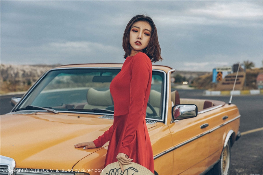 冷艳美女冯木木LRIS性感比基尼诱惑写真