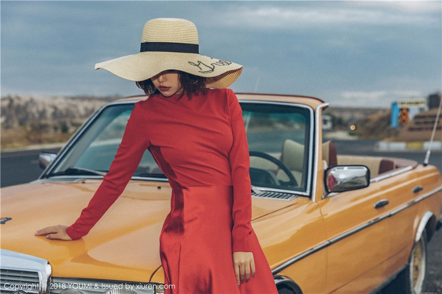 冷艳美女冯木木LRIS性感比基尼诱惑写真