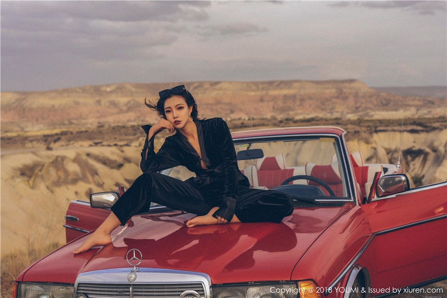 冷艳美女冯木木LRIS性感比基尼诱惑写真