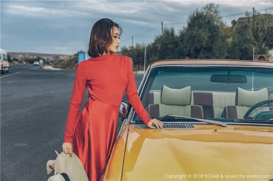 冷艳美女冯木木LRIS性感比基尼诱惑写真