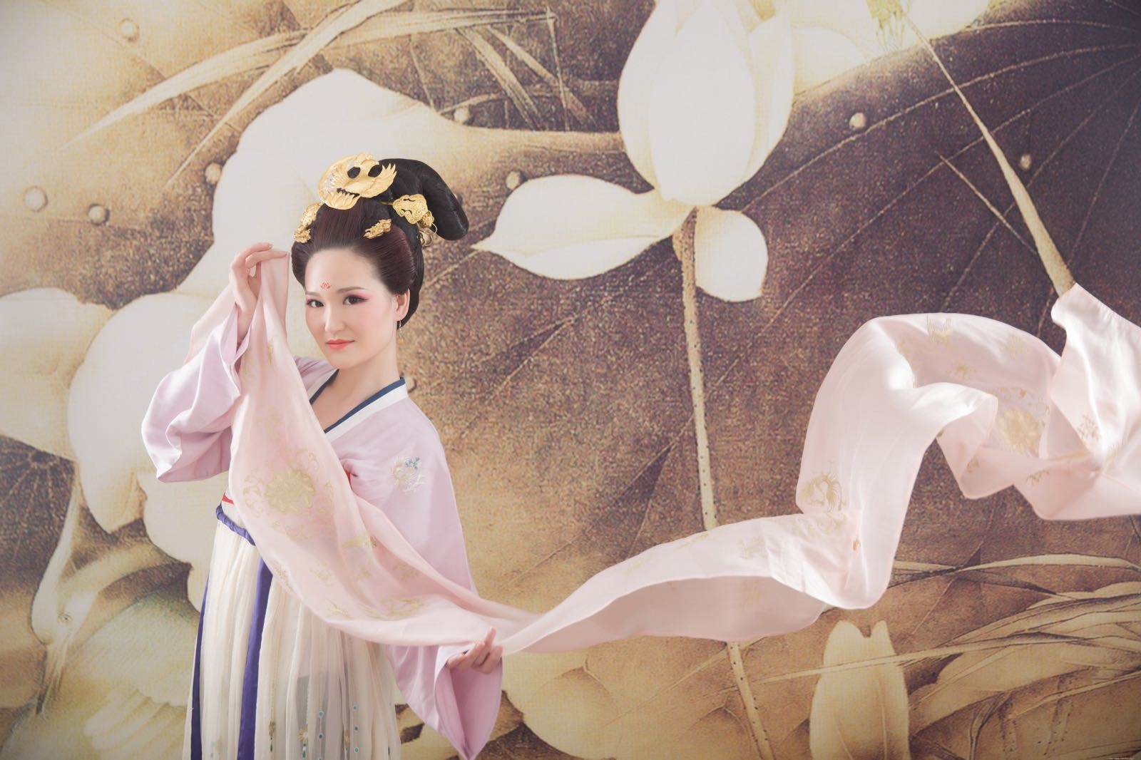 古装抹胸美女妖娆身姿性感写真