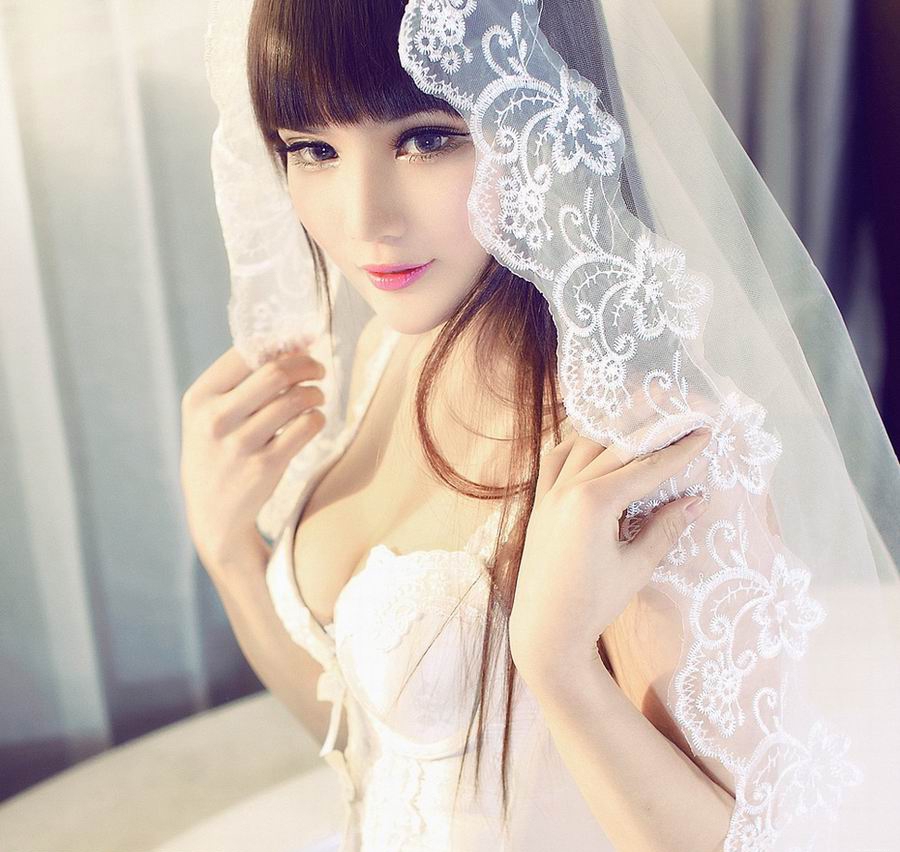 长发性感内衣少女秀色可餐私房美乳写真