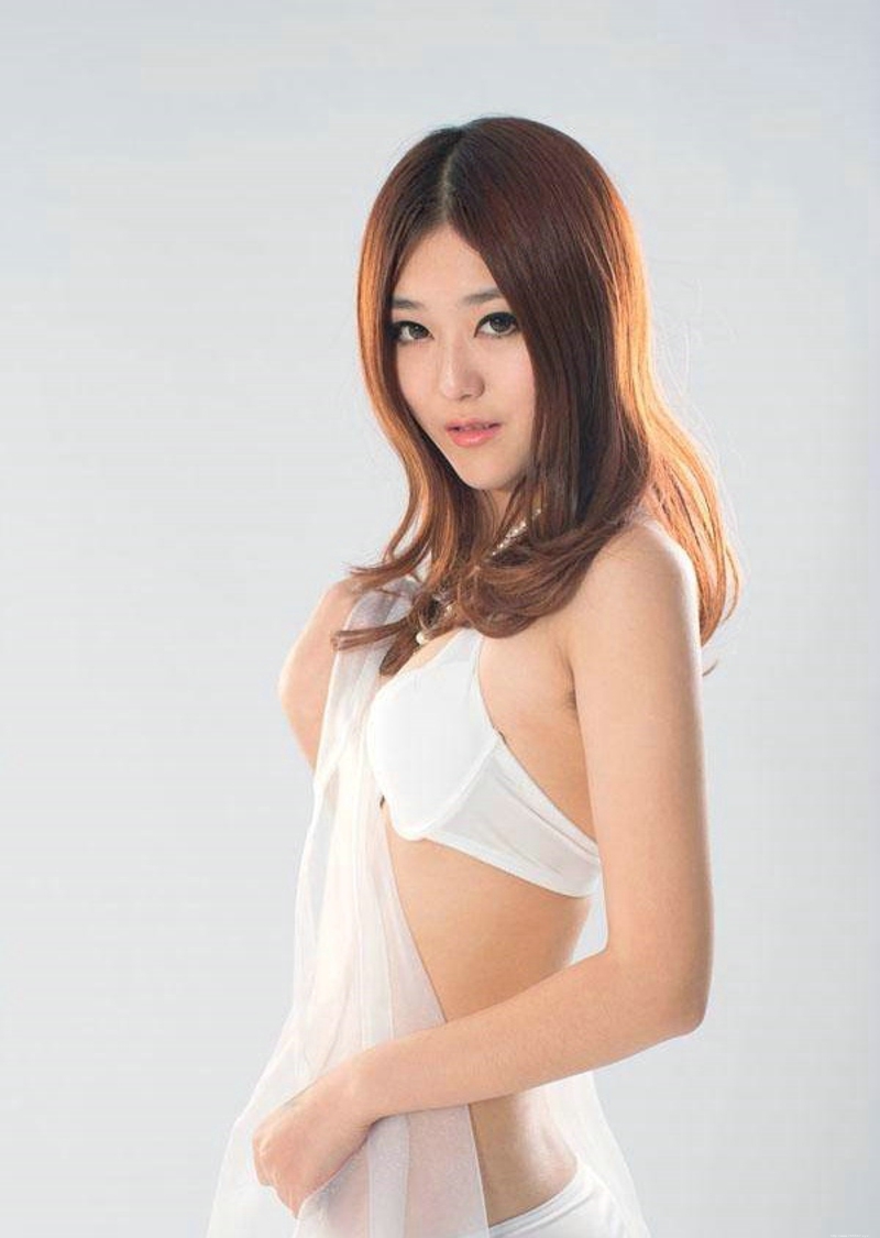 比基尼美女性感美胸迷人妩媚写真图片