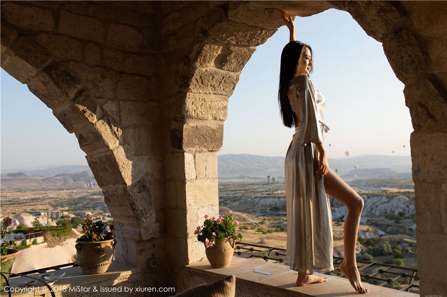 极品嫩模穆菲菲情趣睡衣酥胸长腿诱惑写真