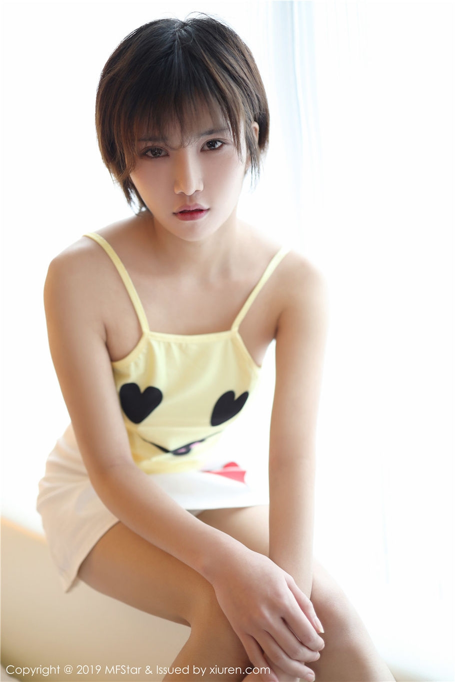 00后小清新美女小姿情趣睡衣酥胸诱惑写真