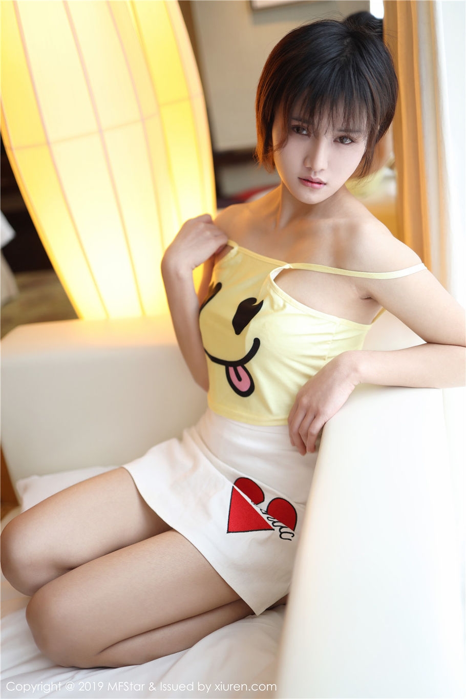 00后小清新美女小姿情趣睡衣酥胸诱惑写真