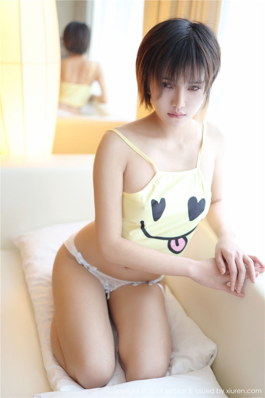 00后小清新美女小姿情趣睡衣酥胸诱惑写真