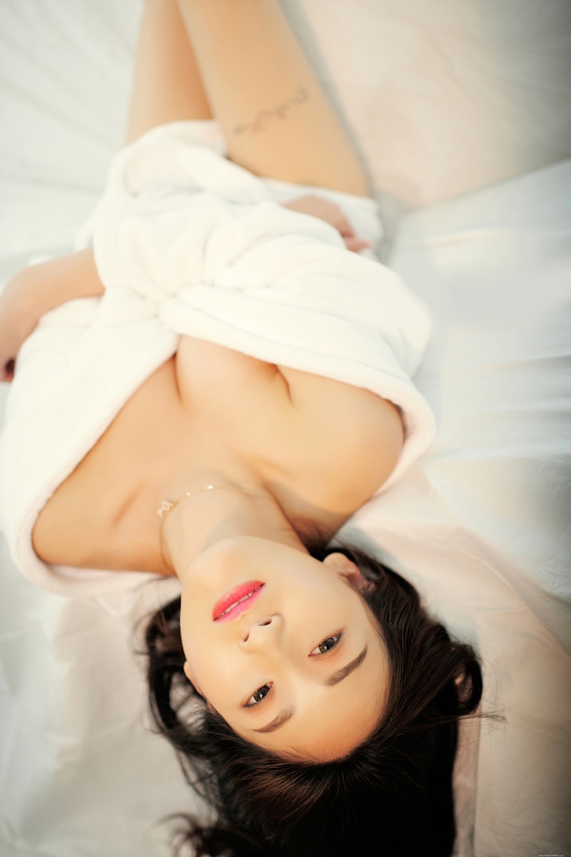 性感美腿女人丰乳诱惑极致撩人写真图