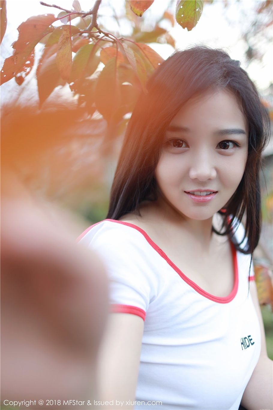 短裤美女徐微微mia风骚翘臀诱惑外拍写真集