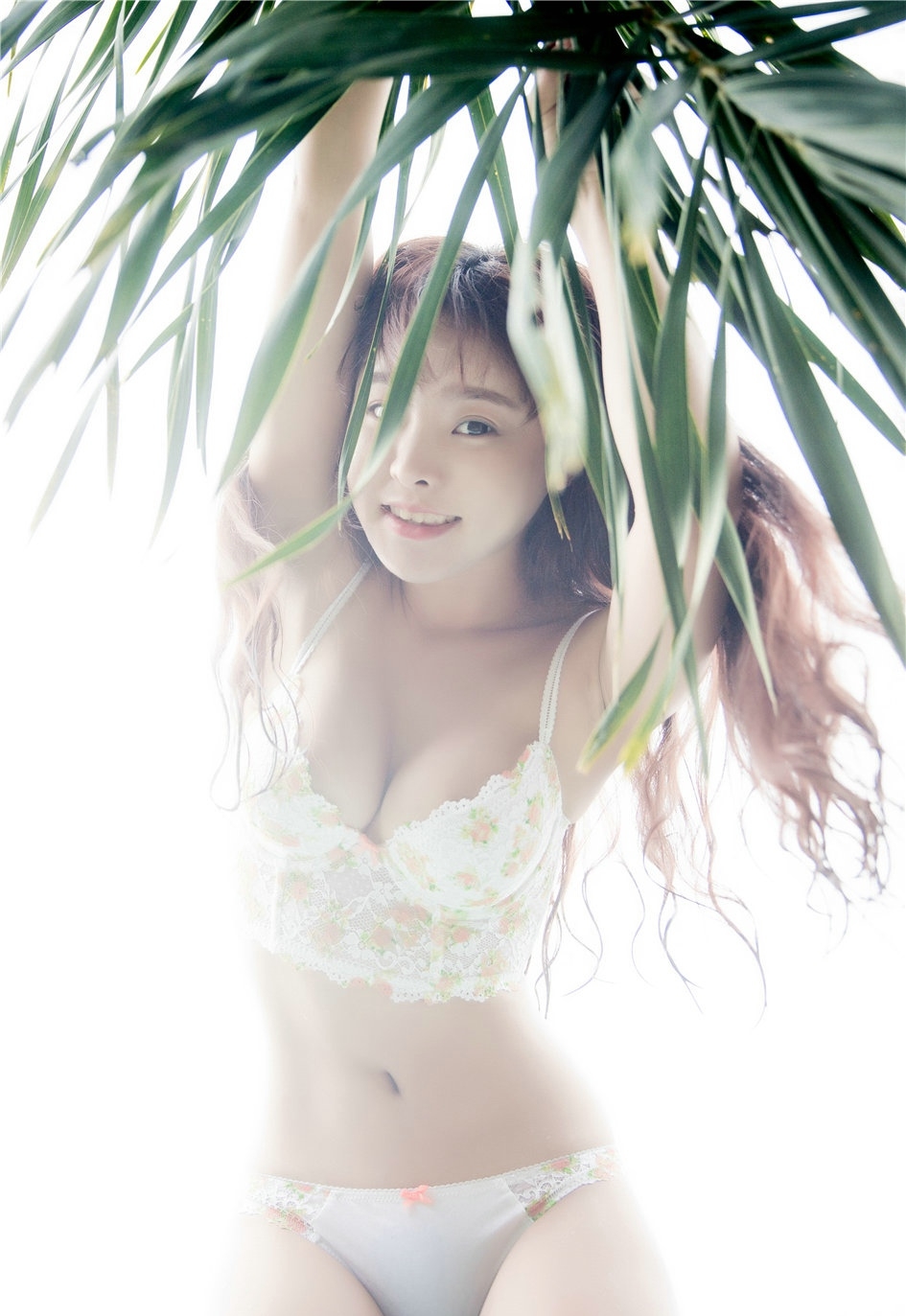 柳侑绮90后性感美女写真比基尼太惹火