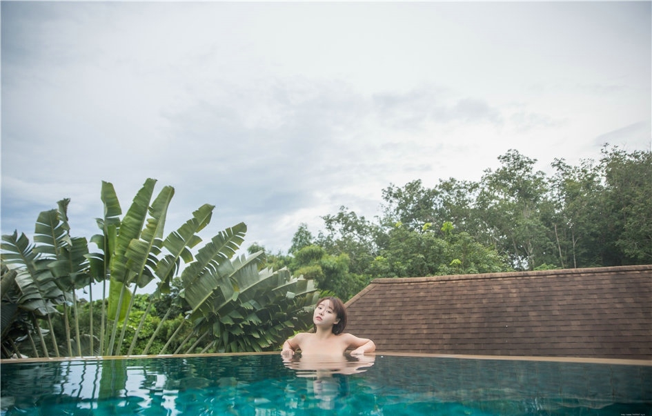 柳侑绮90后性感美女写真比基尼太惹火