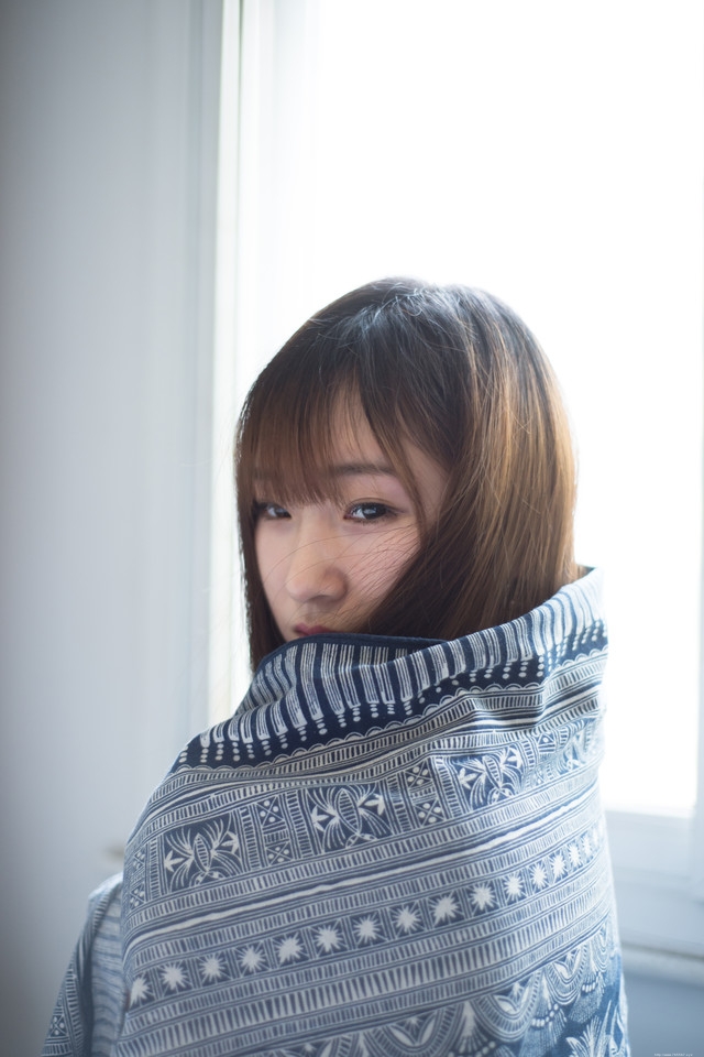 性感大胸女神低胸秀乳沟魅惑撩人