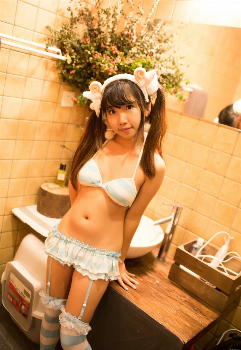 情趣内衣性感少女蜜嘟喵卖萌写真照