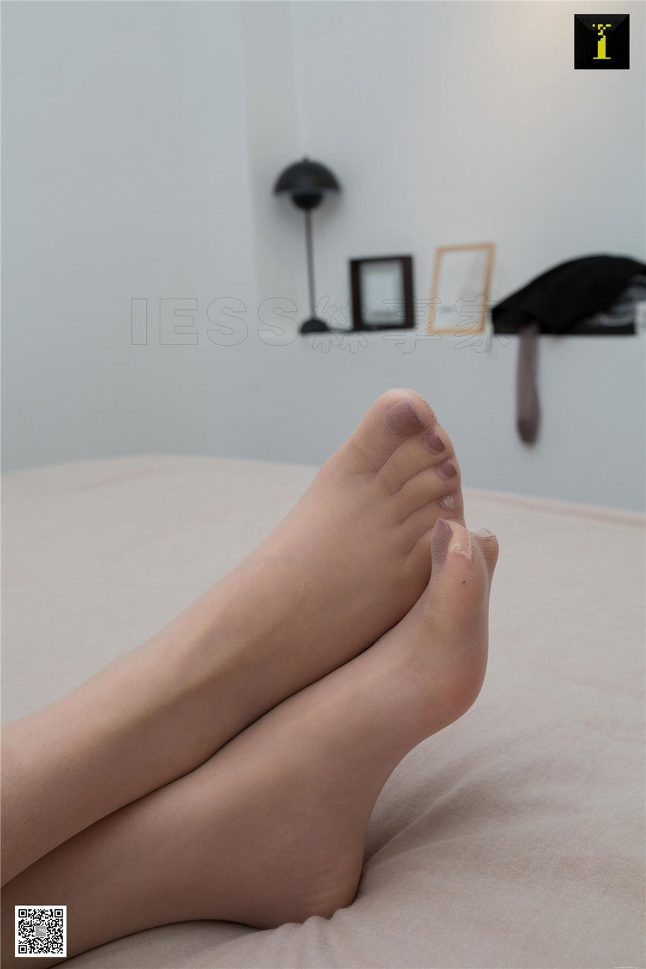 长发女神乐乐丝袜玉足图片