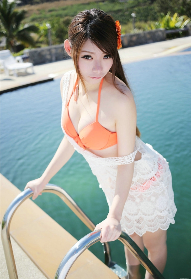 白皙氧气美女MARA酱大胸泳装性感写真