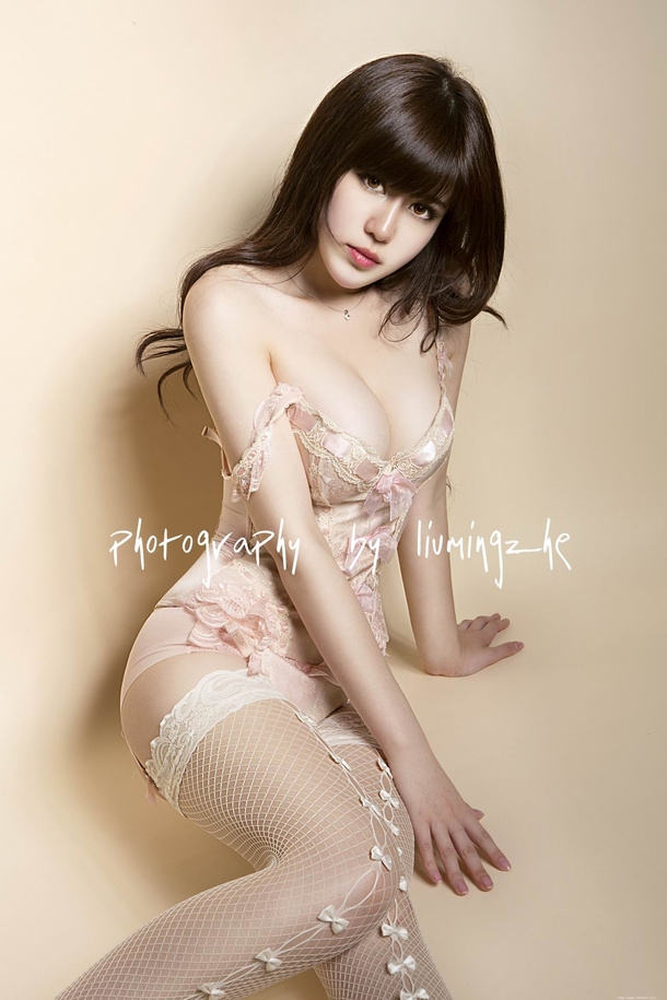 绝色内衣美女性感诱惑美腿写真集