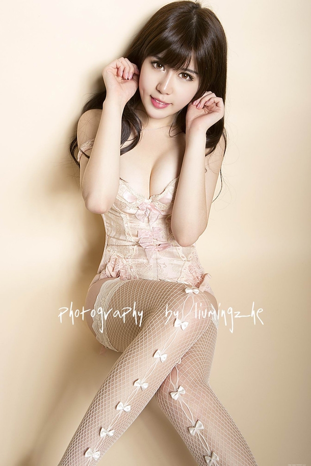 绝色内衣美女性感诱惑美腿写真集