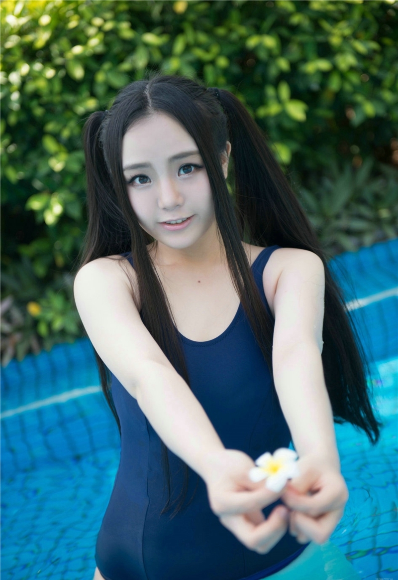 大胸美女许文婷性感泳装可爱写真