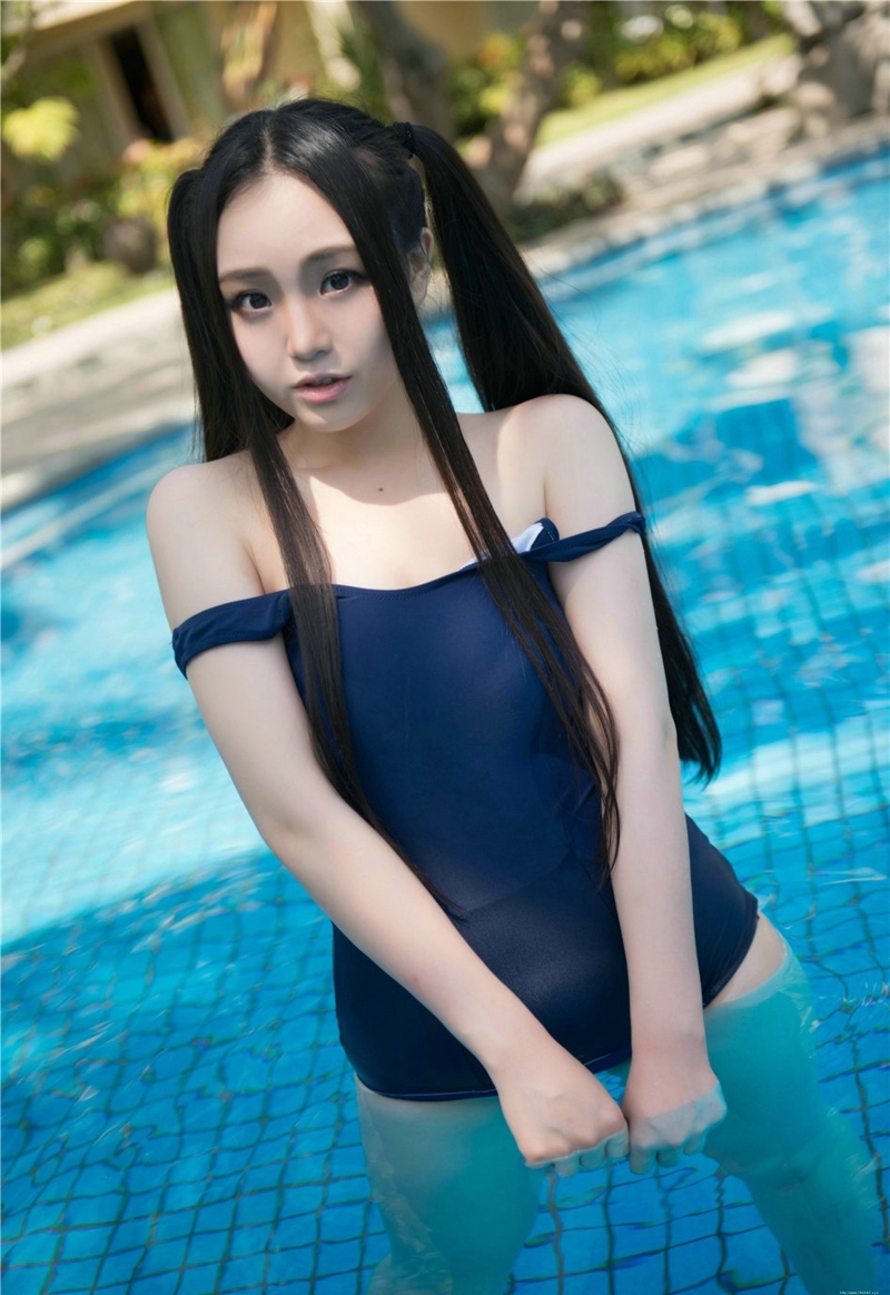 大胸美女许文婷性感泳装可爱写真